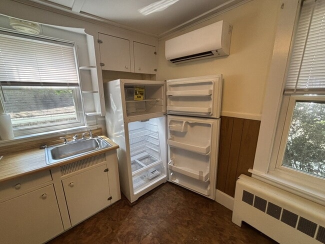 Building Photo - *** Studio Apartment for Rent – Historic B...