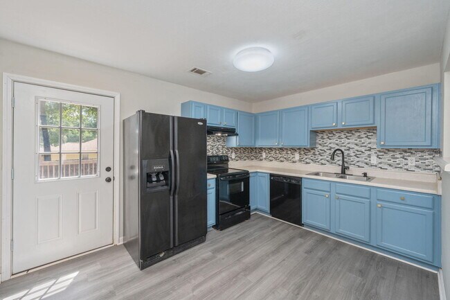 Building Photo - 242 Wainwright Dr