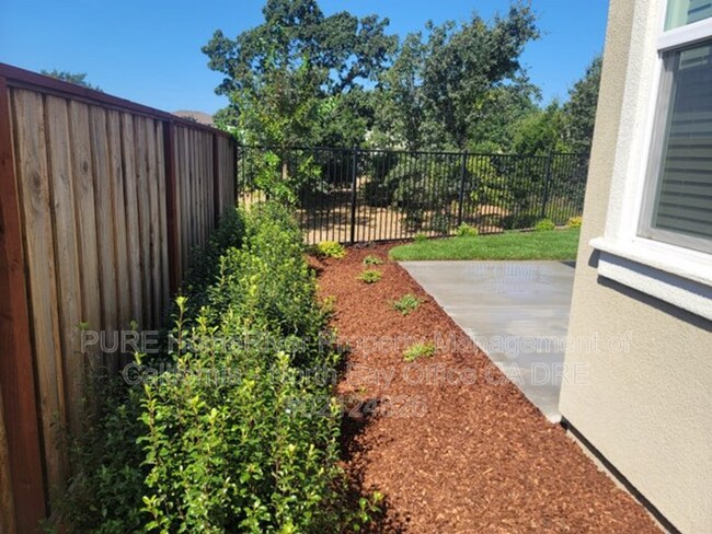 Building Photo - 1581 Country Manor Dr