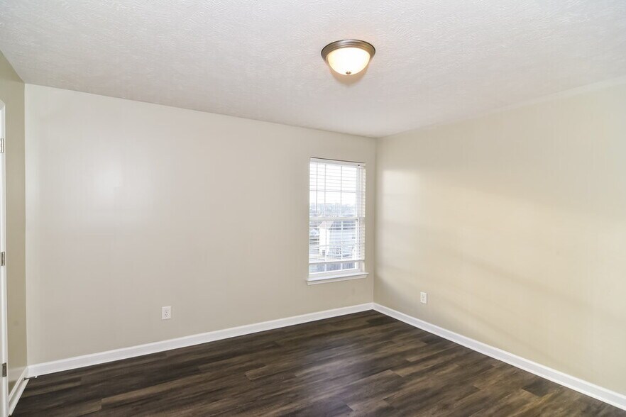 Building Photo - 176 Lyndhurst Dr