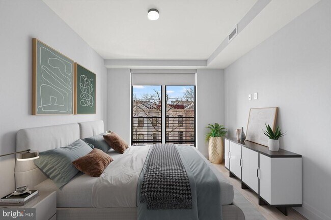 Building Photo - 811 N Columbus St