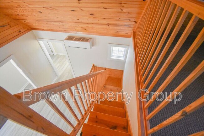 Building Photo - 885 Simmons Rd