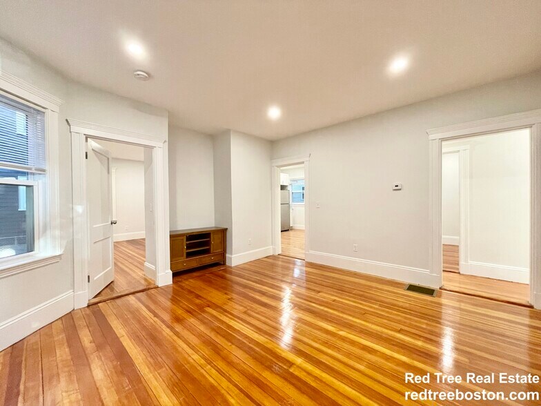 Building Photo - 68 Bakersfield St