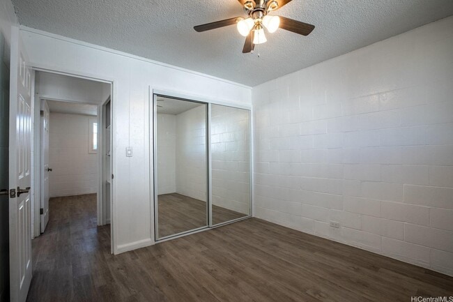 Building Photo - Manthos 94-322 Pupuole St