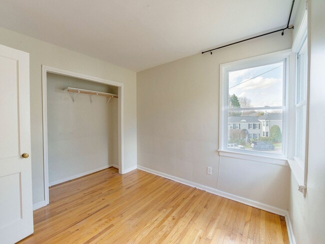 Building Photo - Stunning Myers Park 2 bedroom townhome sty...