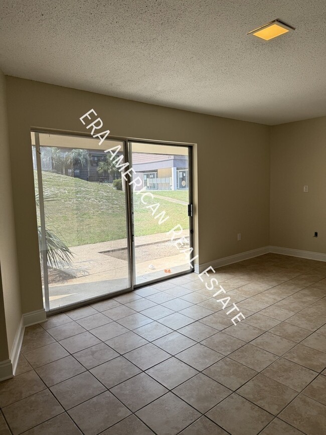 Building Photo - 405 Marshall Ct