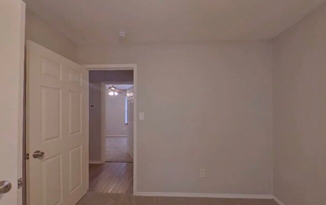 Building Photo - MOVE IN READY