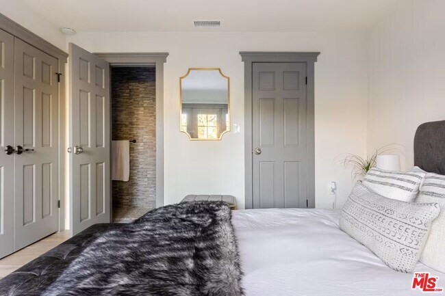 Building Photo - 12208 Laurel Terrace Dr