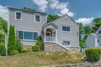 Building Photo - Spacious 3 Bed, 3 Bath