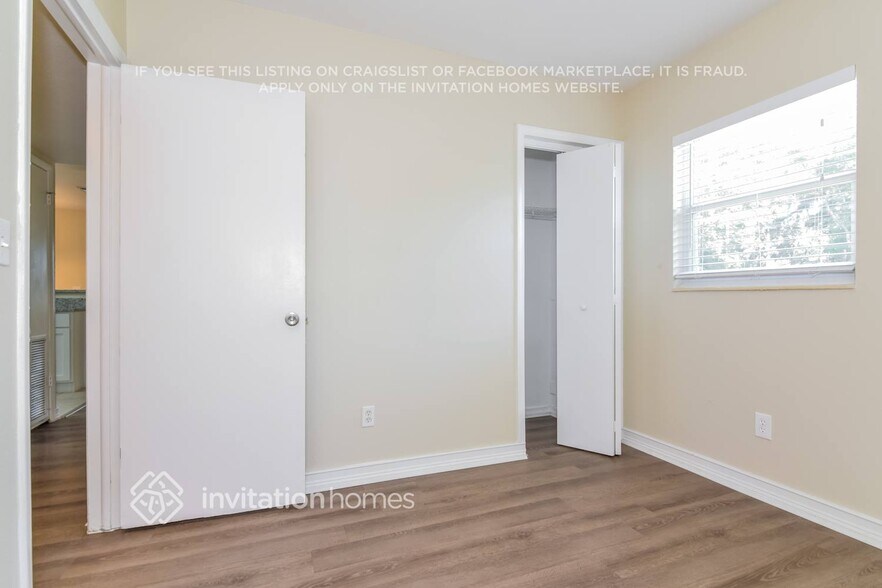 Building Photo - 511 Sutton Pl