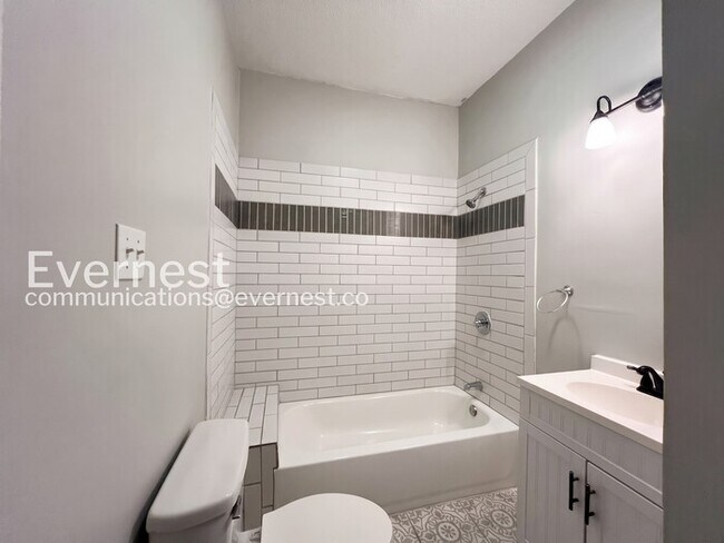 Building Photo - 1489 Faxon Ave