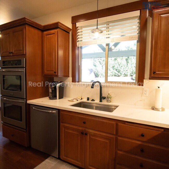 Building Photo - 4 Bedroom House in Puyallup! (Virtual Tour Available)