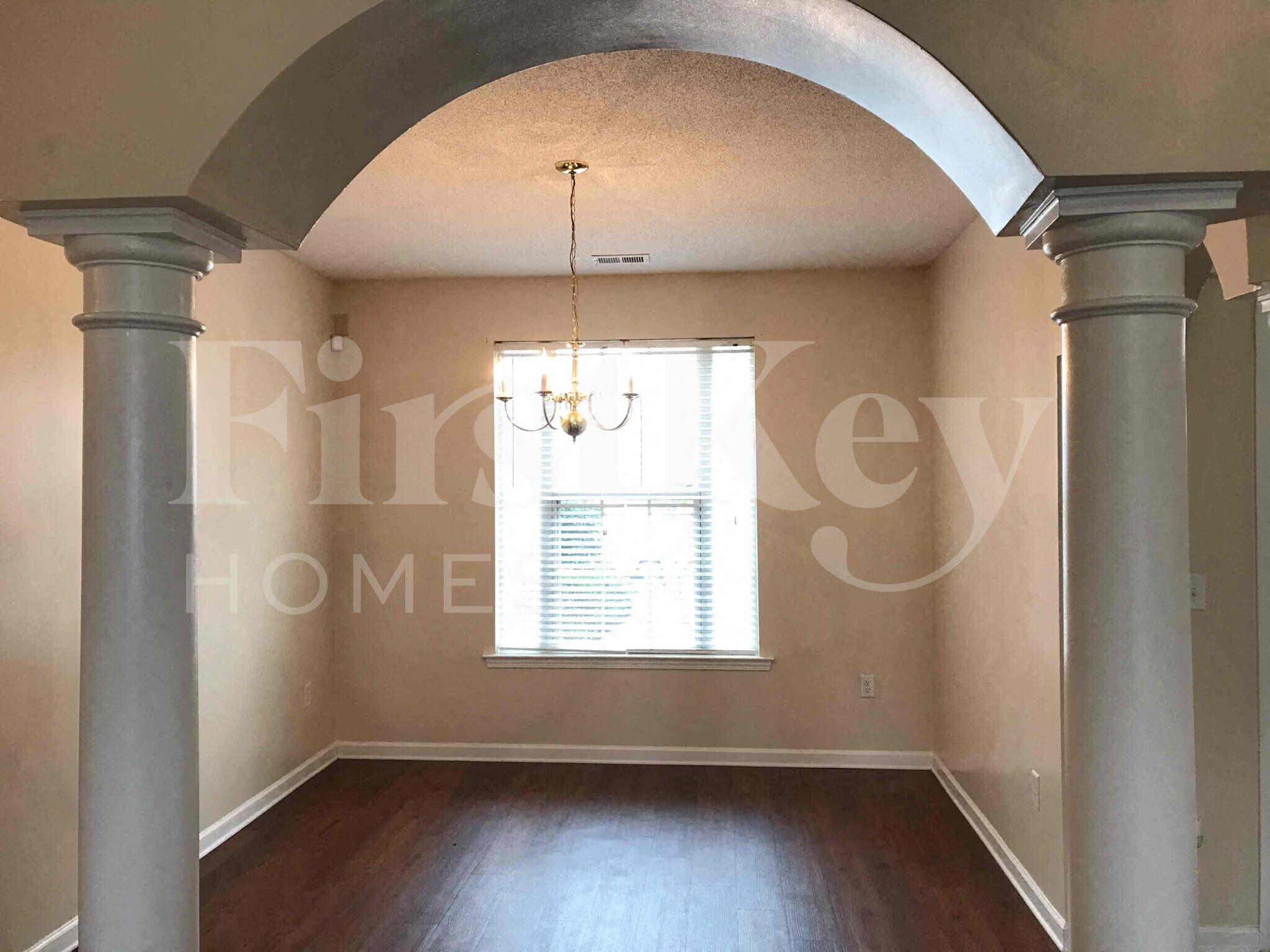 Building Photo - 7142 Queens Crown Ct