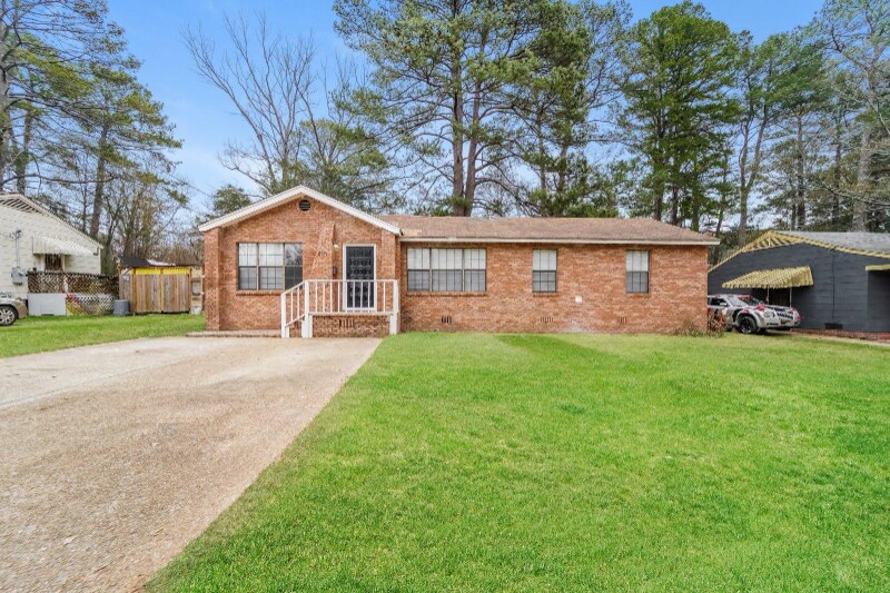 Building Photo - 2658 Brookwood Dr