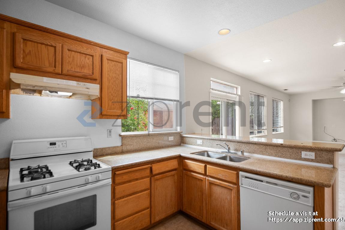 Building Photo - 169 Maidenhair St