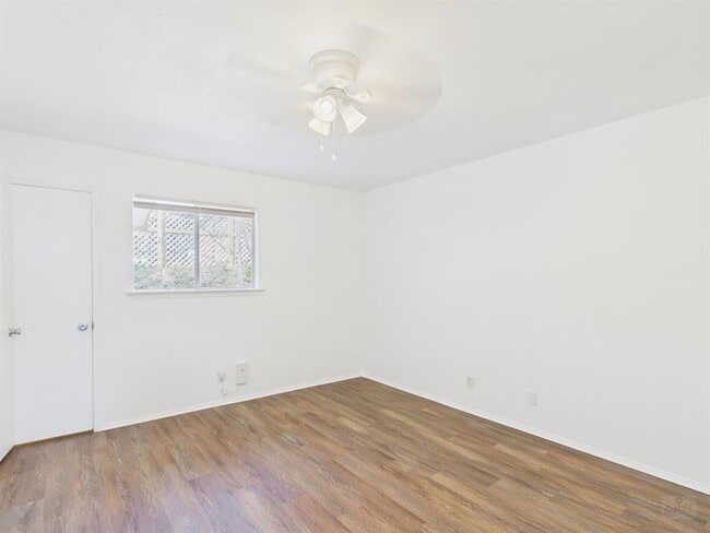 Building Photo - 1303 Hollow Creek Dr