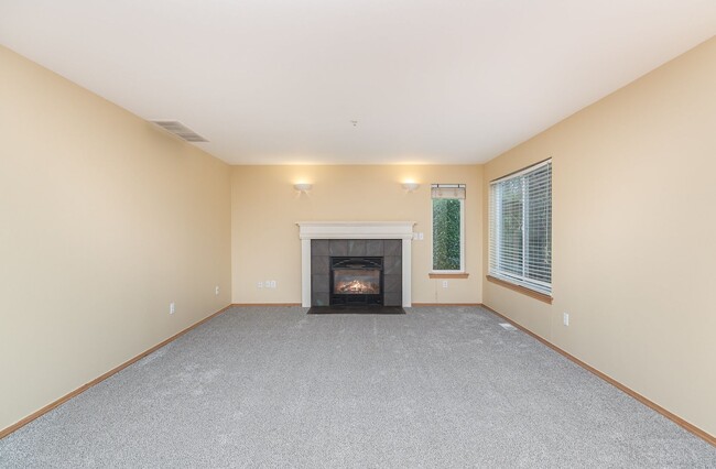 Building Photo - 4 Bd / 2.5 Ba Renton Home