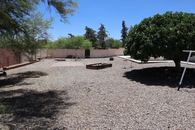 Building Photo - A Backyard Lover's Dream!!!