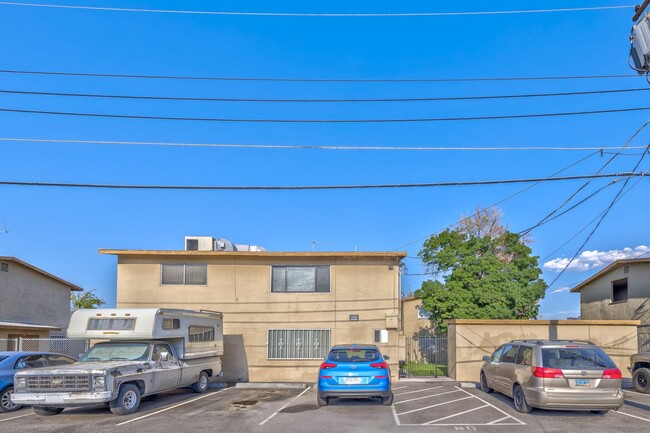 Building Photo - 3821 Daisy St