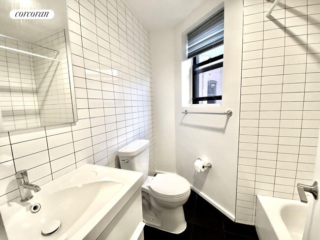 Building Photo - 410 W 36th St.