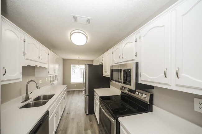 Building Photo - 5515 Whiteley Cove