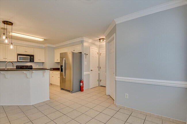 Building Photo - 1094 Maple Ridge Ct