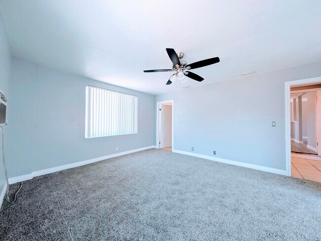 Building Photo - 4 bed with Dual master bedrooms and Solar ...