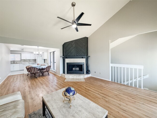 Building Photo - 112 Cove Point