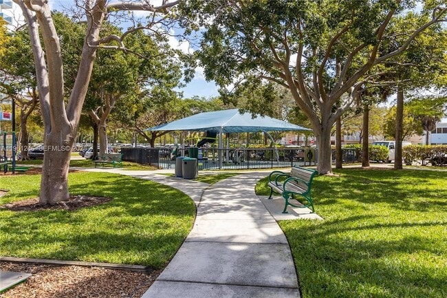 Building Photo - 7441 Wayne Ave