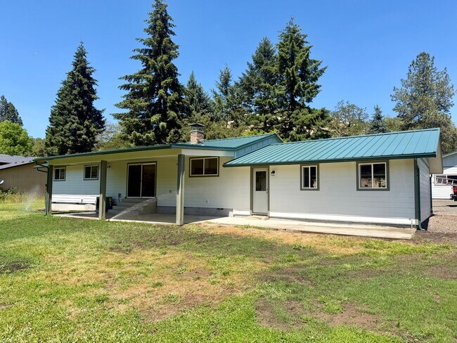 Building Photo - Newly Renovated Riverfront 3BR House - Available 8/1/2026