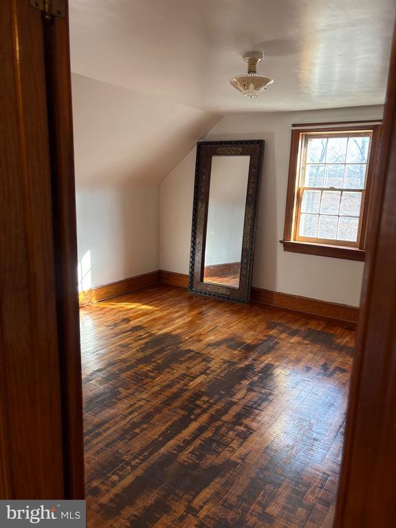 Building Photo - 1983 Northwestern Turnpike