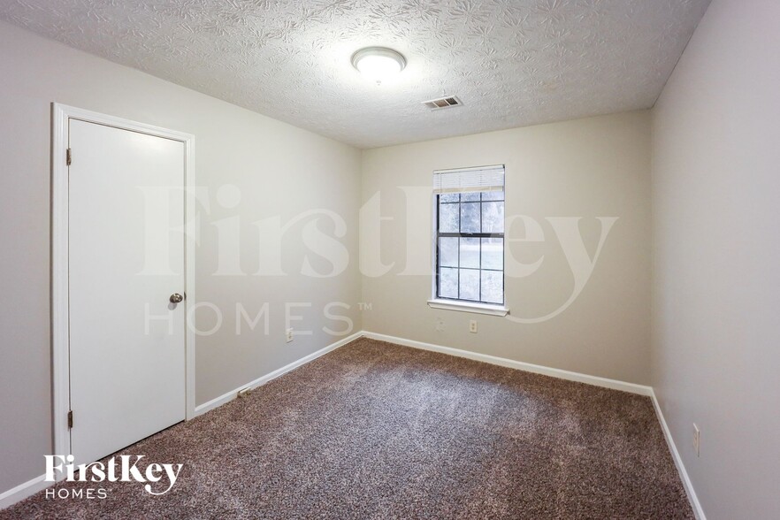 Building Photo - 1327 Labelle St