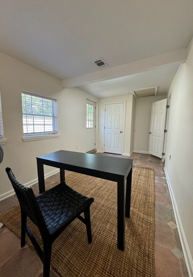 Building Photo - 12 Concordia Blvd