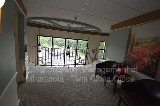 Building Photo - 10501 Cedar Lk Rd S