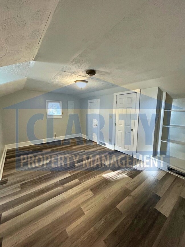 Building Photo - One bedroom apartment across from Lee University!