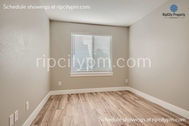 Building Photo - 6842 N Mears St