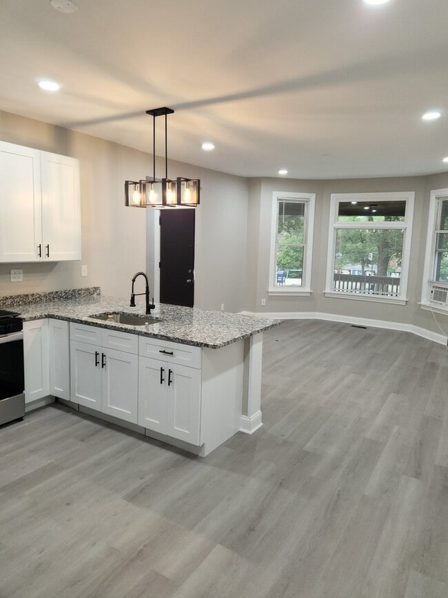 Building Photo - 4254 N Tripp Ave