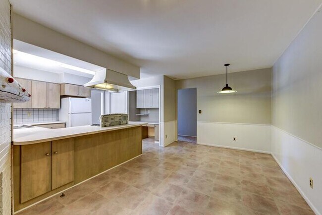 Building Photo - 4125 Apache Rd
