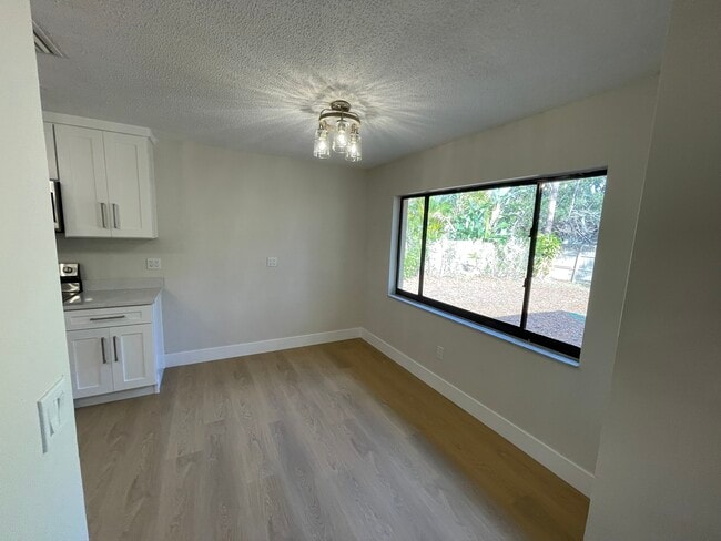 Building Photo - 5010 Pennsbury Dr