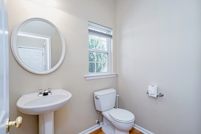 Building Photo - 545 Smoothstone Dr