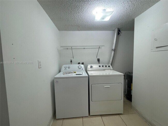 Building Photo - 9375 Fontainebleau Blvd