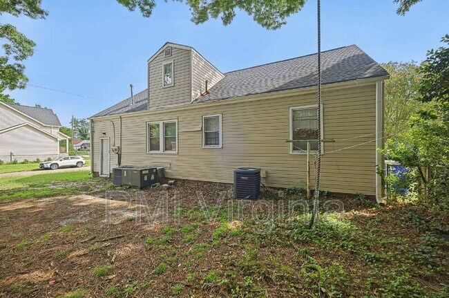 Building Photo - 3841 Chatham Cir