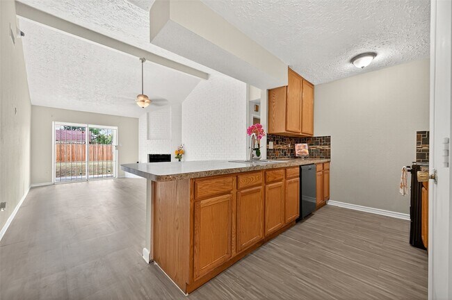 Building Photo - 6822 Dusty Dawn Dr