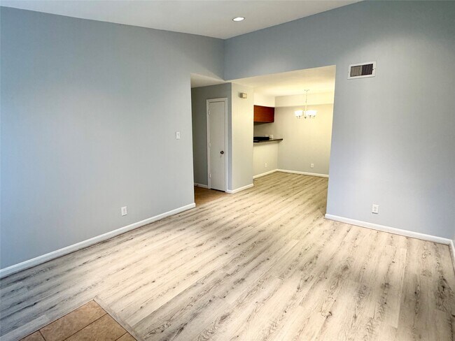 Building Photo - 700 Thicket Ln