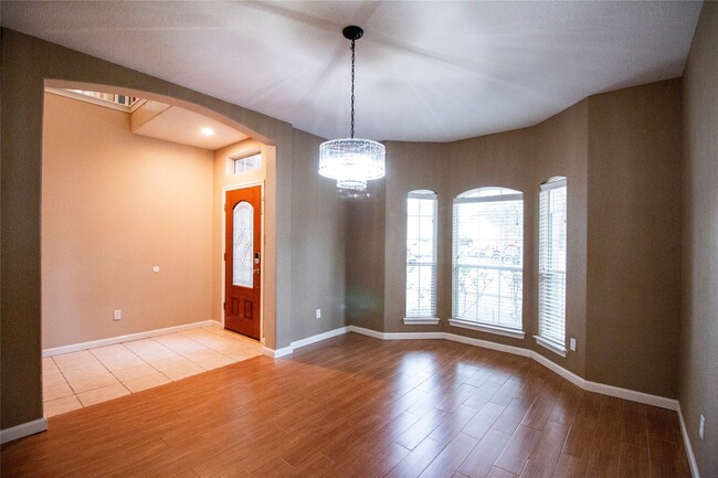 Building Photo - 3318 Shadowcrest Ct