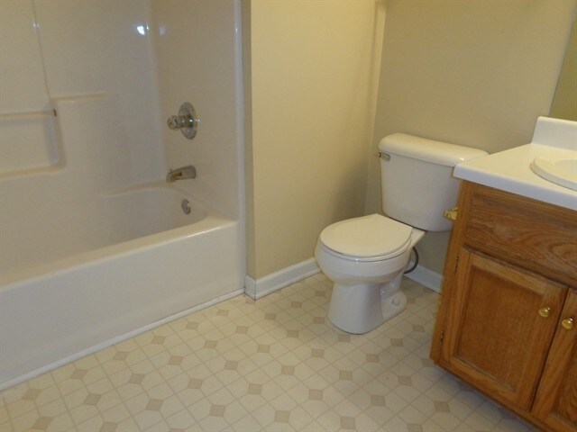 Building Photo - 129 Candle Woods Dr