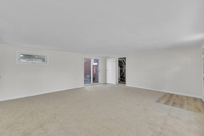 Building Photo - 14521 Trenton Rd