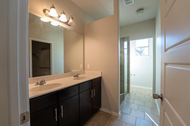 Building Photo - 10125 Milla Cir