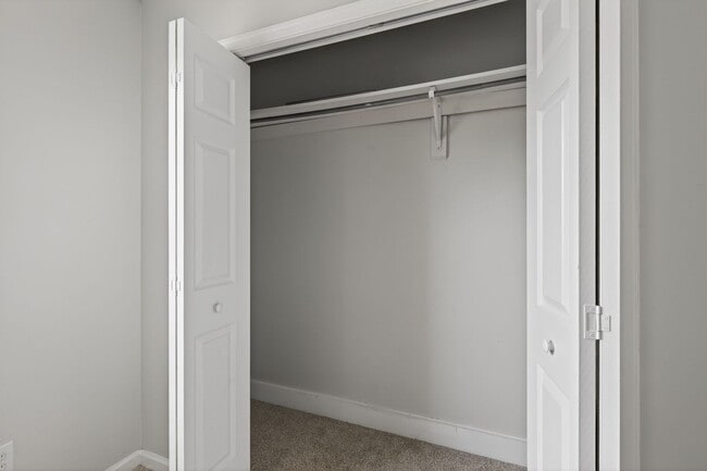 Building Photo - 2 bed 1.5 Bath Townhome in Indian Lakes