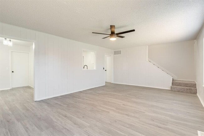 Building Photo - 11715 N Francis Ave